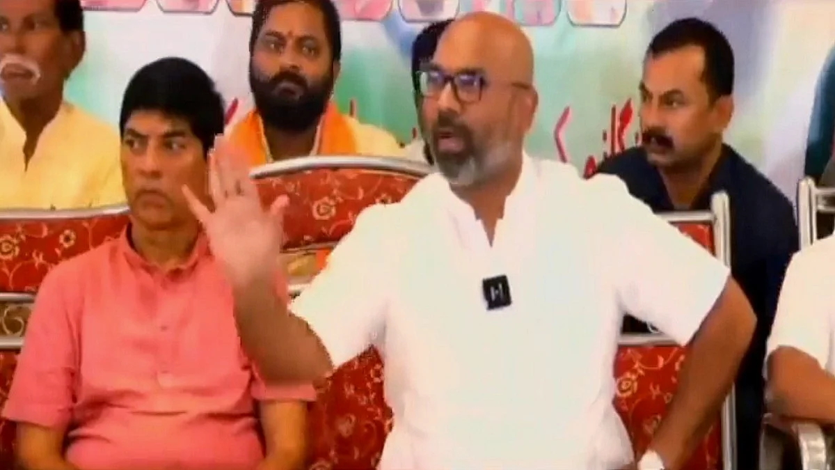 बीजेपी सांसद ने कहा, बटन कहीं भी दबाओ, वोट कमल को ही जाएगा।