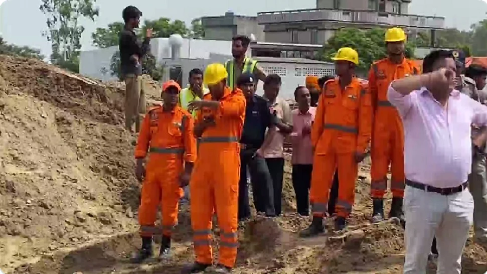 पंजाब के जालंधर में 70 फीट गहरे बोरवेल में गिरे तकनीशियन को बचाने के लिए NDRF का अभियान जारी