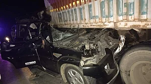 बिहार के रोहतास में दर्दनाक हादसा, ट्रक में पीछे से जाकर कार ने मारी टक्कर, 7 लोगों की मौत, 5 घायल