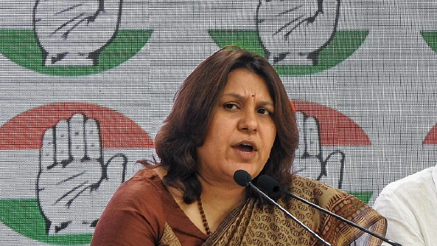 CAG रिपोर्ट से सामने आए घोटालों पर घिरी मोदी सरकार