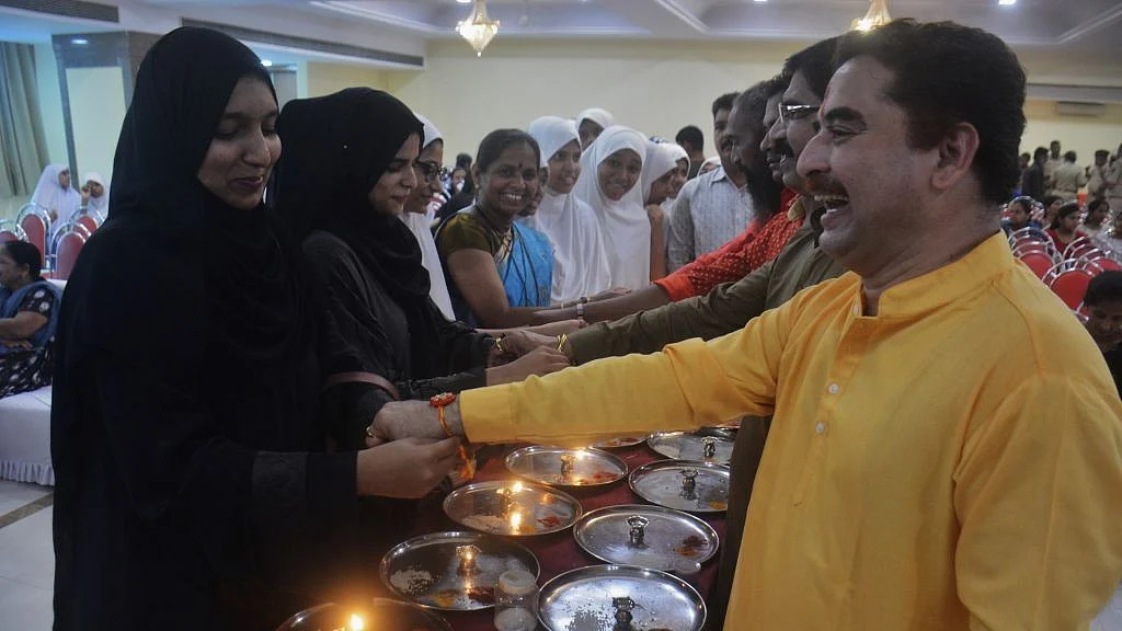 आजादी के अमृतकाल में क्या सब कुछ खत्म हो गया है? लेकिन हैं कुछ मिसालें जो उम्मीद बंधाती हैं...