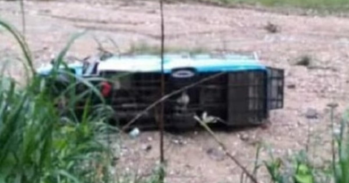 बड़ी खबर LIVE: यूपी के लखनऊ में बड़ा हादसा, डबल डेकर बस पलटी, हादसे में 5 लोगों की मौत, 16 लोग घायल