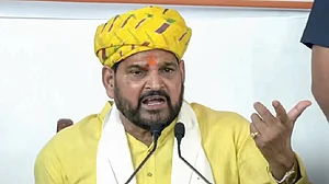 बृजभूषण ने अब अपने खिलाफ भारत में केस पर उठया सवाल, कहा- विदेश में किए अपराध की सुनवाई यहां नहीं की जा सकती