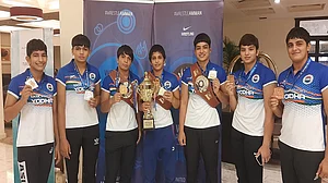 कुश्ती अंडर-20 विश्व चैंपियनशिप में इतिहास रचकर स्वदेश लौटी महिला कुश्ती टीम, दिल्ली एयरपोर्ट पर शानदार स्वागत