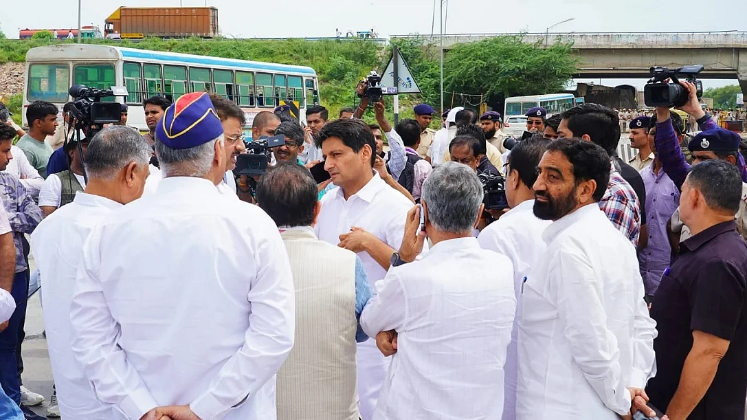 हरियाणा जा रहे कांग्रेस नेताओं के प्रतिनिधिमंडल को रास्ते में ही रोक दिया गया था