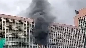 दिल्ली AIIMS अस्पताल में लगी आग, मौके पर पहुंची फायर ब्रिगेड, मरीजों को सुरक्षित निकाला गया