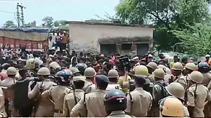 प्रयागराजः बहन से छेड़खानी का विरोध करने पर छात्र की हत्या पर बवाल, लोगों ने थाना घेरा, बुलडोजर कार्रवाई की मांग