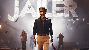 मुंबईः 'जेलर' में रजनीकांत के एंट्री पर फैंस हुए बेकाबू, थिएटर में राेकनी पड़ी फिल्म