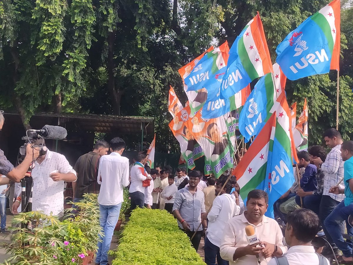 'सच्चाई की जीत जरूर होती है', SC से राहत मिलने पर राहुल गांधी, खड़गे बोले- यह संविधान के उसूलों की जीत
