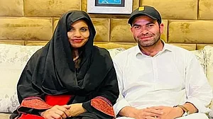 दुनिया: कम्बोडियन राजा ने हुन मानेट को नया PM किया नियुक्त और पाक सरकार ने 1 साल के लिए बढ़ाया अंजू का वीजा!