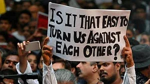 सांप्रदायिक सौहार्द पर थप्पड़ों की गूंज: देश-समाज में फैलते ज़हर का आखिर क्या करें...