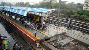 भारी बारिश की वजह से कई ट्रेन रद्द, मुंबई से दिल्ली तक असर, देखें रद्द हुई ट्रेनों की लिस्ट