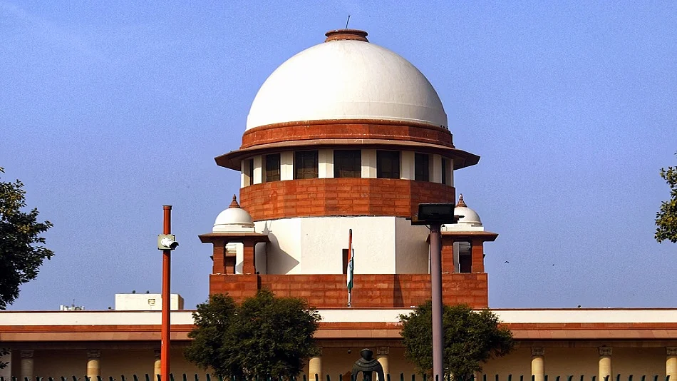 राजद्रोह कानून की वैधता को चुनौती देने वाली याचिकाओं को संविधान पीठ में भेजने का आदेश