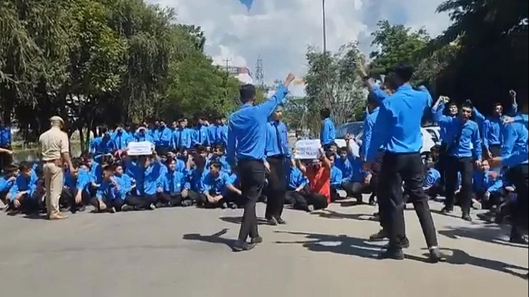 मणिपुर में फिर बंद की गई इंटरनेट सेवा