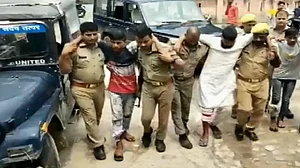 उत्तर प्रदेश: अंबेडकर नगर छेड़छाड़ केस के आरोपियों ने की बंदूक छीनकर भागने की कोशिश, पुलिस ने पैर में मारी गोली