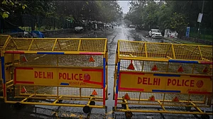 राजधानी दिल्ली में अब सेना के कर्नल के साथ मारपीट, नगदी और मोबाइल लूटा, दो गिरफ्तार