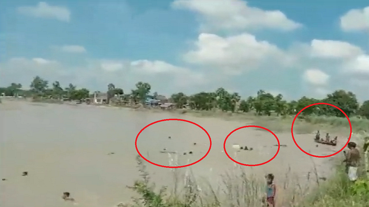 बिहार के मुजफ्फरपुर के बागमती नदी में बचाव अभियान जारी।