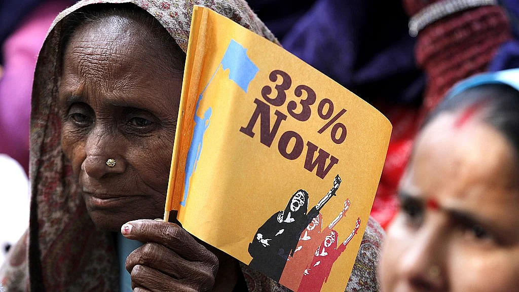 महिला आरक्षण: पंडित नेहरू ने 1952 में ही की थी देश के विकास में महिलाओं की भूमिका की वकालत