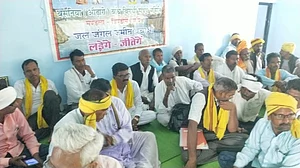 मध्य प्रदेश: बीजेपी दावे-वादे कितने करे, लेकिन जल-जंगल-जमीन बचाने के लिए लामबंद हो रहे हैं आदिवासी