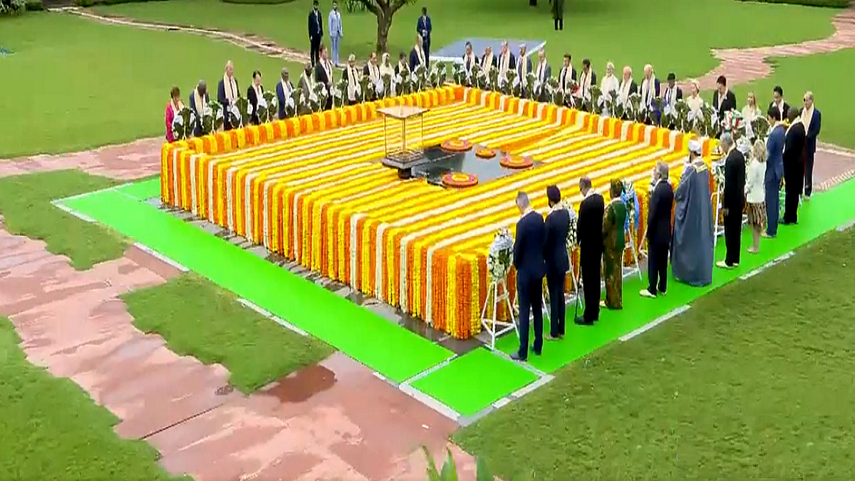 राजघाट पर राष्ट्राध्यक्ष।