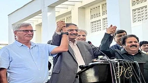 खेल: एशिया कप के बीच पाकिस्तान पहुंचा BCCI का प्रतिनिधिमंडल और एरिक सिमंस बने द.अफ्रीका के बॉलिंग कोच