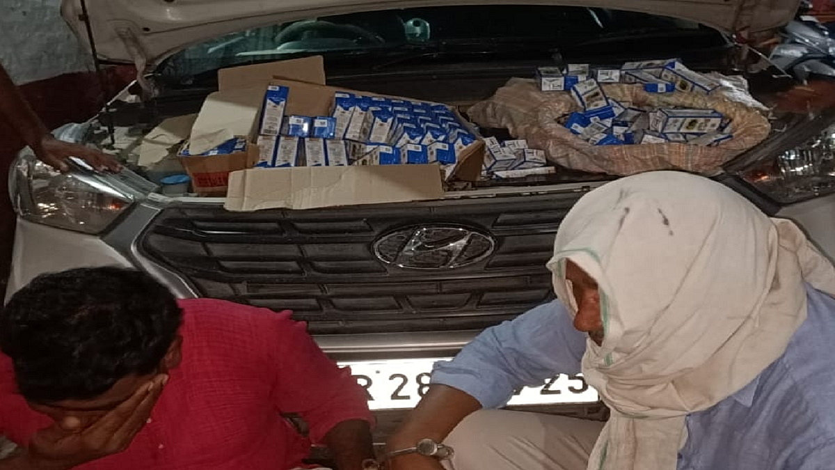 कार की बेनट में पकड़ी गई शराब।