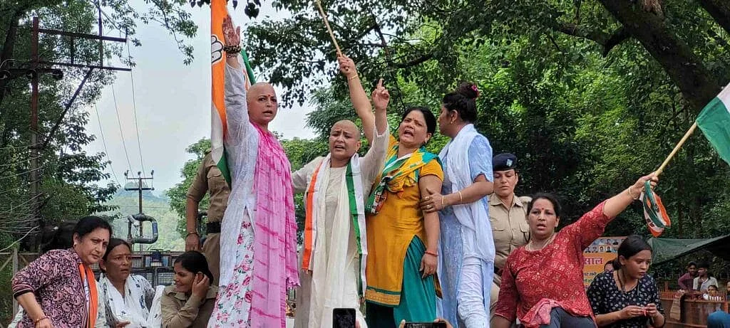अंकिता हत्याकांड: एक साल बाद भी न्याय नहीं मिलने पर उत्तराखंड कांग्रेस का विरोध, महिला नेताओं ने मुंडवाया सिर