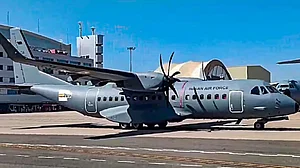 भारत पहुंचा पहला C-295 परिवहन विमान, वडोदरा के वायु सेना स्टेशन पर उतरा, जानें खासियत?