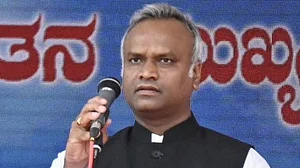 कर्नाटक में ऑपरेशन लोटस की तैयारी? प्रियांक खड़गे बोले-  एक महीने का समय दूंगा...
