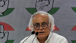 IIT मंडी के निदेशक के बयान पर कांग्रेस ने मोदी सरकार को घेरा, कहा- वे इस पद पर रहने के लायक नहीं हैं