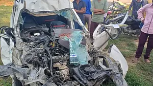 यूपी के पीलीभीत में कार और पिकअप में भीषण टक्कर, एक ही परिवार के 4 लोगों की मौत, घूमने जा रहा थे नैनीताल