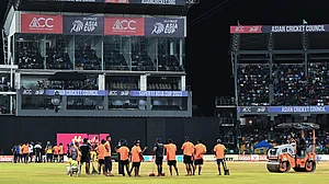 भारत-पाकिस्तान मुकाबले में बारिश बनी दुश्मन, अब कल रिजर्व डे में होगा आगे का खेल