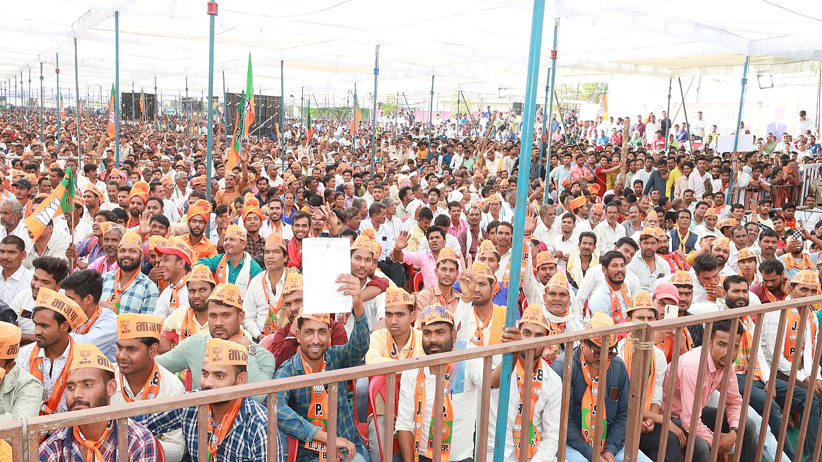 मध्य प्रदेश में भी BJP बांट रही गुजरात जैसी रेवड़ियां, चुनाव में हार देख डर गई है पार्टी?