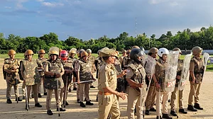 मॉक ड्रिल: बलवा हो या दंगा, पुरुष पुलिसकर्मी का महिला पुलिसकर्मी भी देंगी साथ