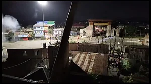 मणिपुर हिंसा फिर हुआ उग्र, भीड़ ने सीएम के पैतृक आवास पर किया हमला, पुलिस ने की हवाई फायरिंग