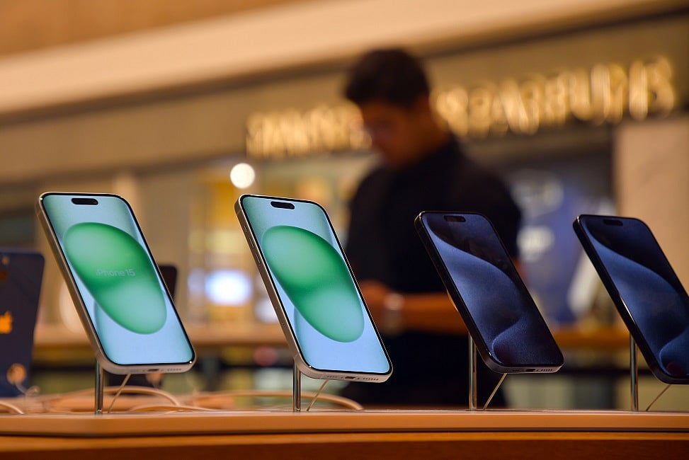 अर्थजगतः भारत से मोबाइल निर्यात 45,000 करोड़ रुपये के पार, लुलु ग्रुप ने हैदराबाद में खोला शानदार मॉल