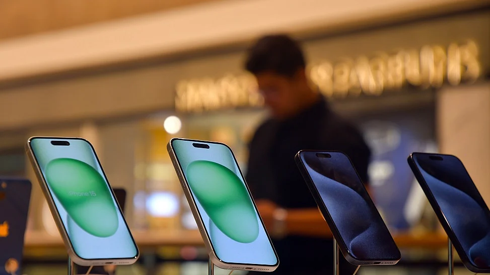 भारत से मोबाइल निर्यात 45,000 करोड़ रुपये के पार, लुलु ग्रुप ने हैदराबाद में खोला मॉल