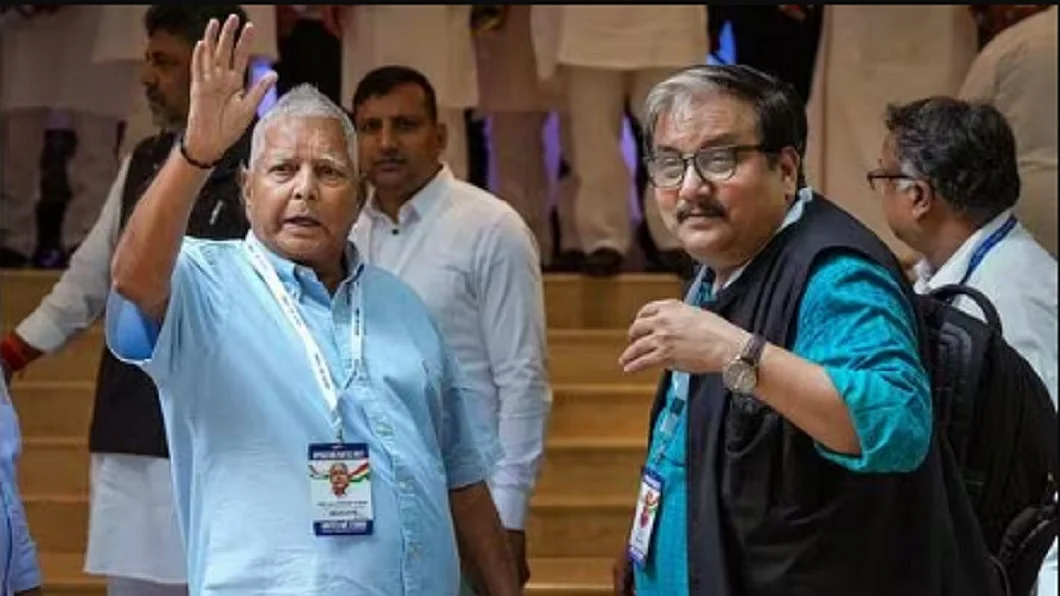 कविता विवाद में सांसद मनोज झा के समर्थन में उतरे लालू यादव