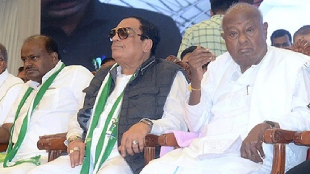 BJP से गठबंधन के खिलाफ JDS में बवाल, देवगौड़ा ने इब्राहिम को राज्य प्रमुख पद से हटाया