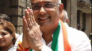 भारतीय नौसेना के 8 पूर्व अधिकारियों को मौत की सजा, दिनेश गुंडू राव ने पूछा- इतने दिनों तक केंद्र सरकार क्या कर रही थी?