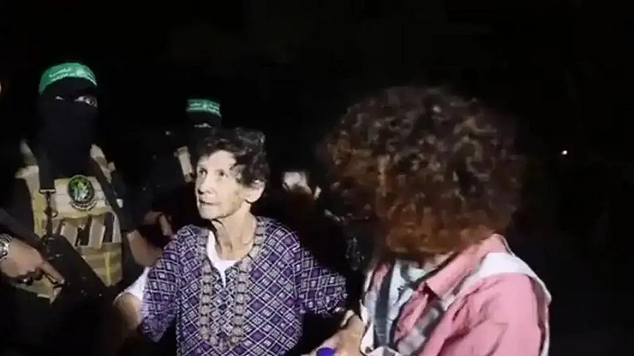 रिहा हुई महिला ने इजरायली सेना और खुफिया एजेंसी पर साधा निशाना, कहा- हमास ने किया अच्छा बर्ताव