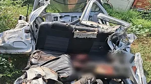 यूपी: यमुना एक्सप्रेस-वे पर भीषण सड़क हादसा, कार और वैन की टक्कर में एक ही परिवार के 5 लोगों की मौत, 3 घायल