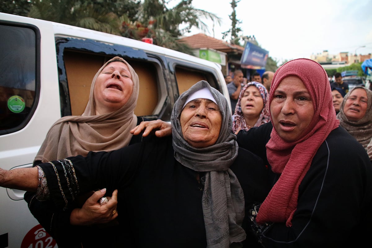 Israel Hamas War: मलबे के ढेर में पड़े लहूलुहान फिलिस्तीनी बच्चे, गर्भवती महिलाएं पूछ रहीं सवाल, हमारा क्या कसूर?