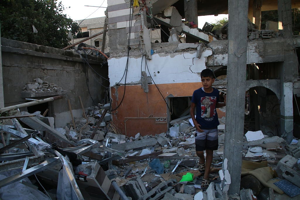 Israel Hamas War: मलबे के ढेर में पड़े लहूलुहान फिलिस्तीनी बच्चे, गर्भवती महिलाएं पूछ रहीं सवाल, हमारा क्या कसूर?