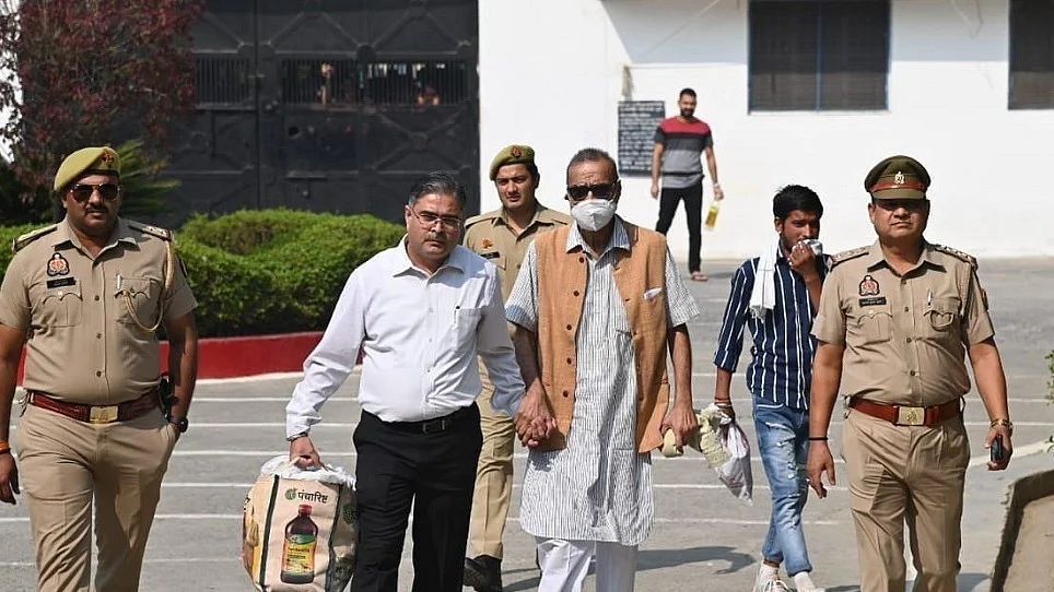 निठारी कांड का आरोपी मनिंदर सिंह पंढेर जेल से बाहर आया, हाईकोर्ट ने सबूतों के अभाव में किया था बरी