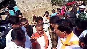 मध्य प्रदेश चुनाव : BJP उम्मीदवार बने मंत्री जी को जनता ने सुनाई खरी-खोटी, पांच सालों का मांगा हिसाब