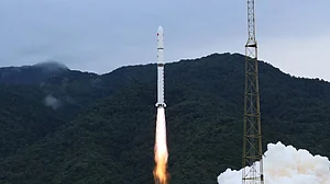 दुनिया: चीन ने रिमोट सेंसिंग सैटेलाइट 39 का सफल प्रक्षेपण किया और चुनाव अभियान के लिए पैसे जुटा रहे ट्रंप