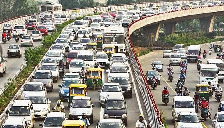 नोएडा में दशहरे के दिन तक कई मार्गों पर रहेगा डायवर्जन, घर से निकलने से पहले जानें पूरा रूट प्लान