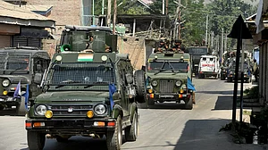 जम्मू-कश्मीर: कुलगाम में सुरक्षाबलों और आतंकियों के बीच मुठभेड़, कुज्जर इलाके में हो रही गोलीबारी