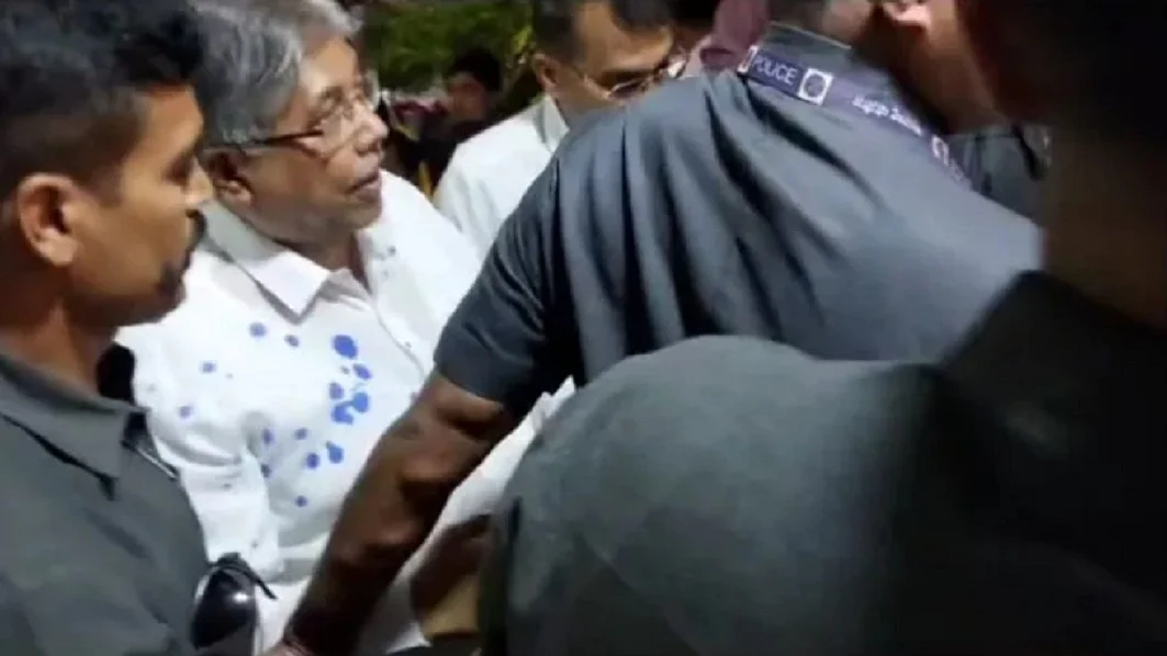 महाराष्ट्र के मंत्री और BJP नेता पर भीम आर्मी के कार्यकर्ता ने फेंकी स्याही